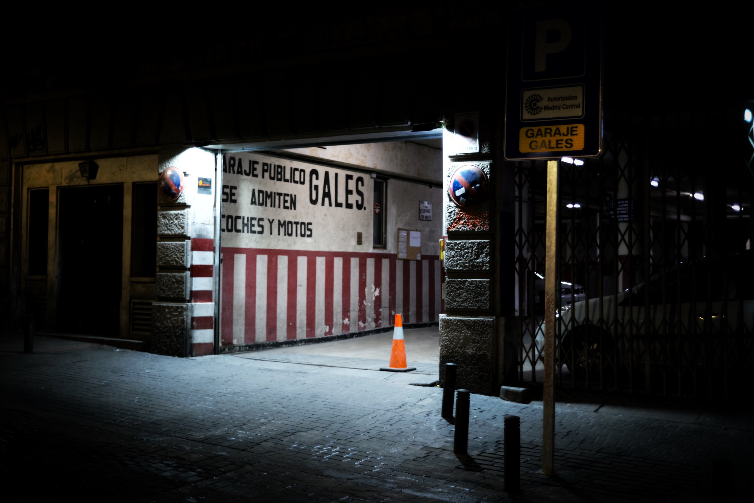  Este es el motivo para volver a hacer fotos con cámara digital: la fotografía nocturna y de poca luz sin tener que usar trípode.  