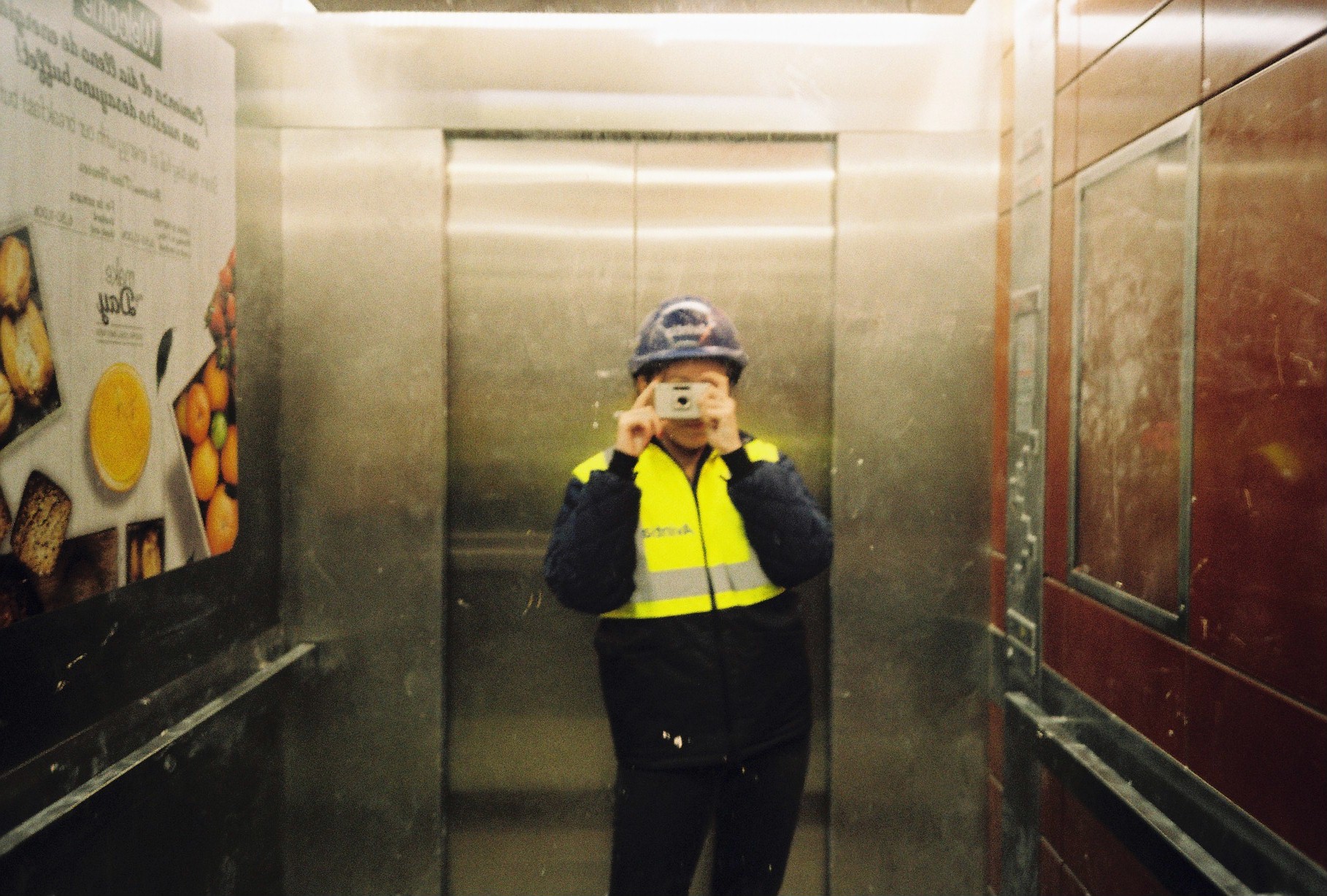  This is Jara, in her working attire. Fujifilm Tiara, Kodak Color, developed at  La Peliculera . 